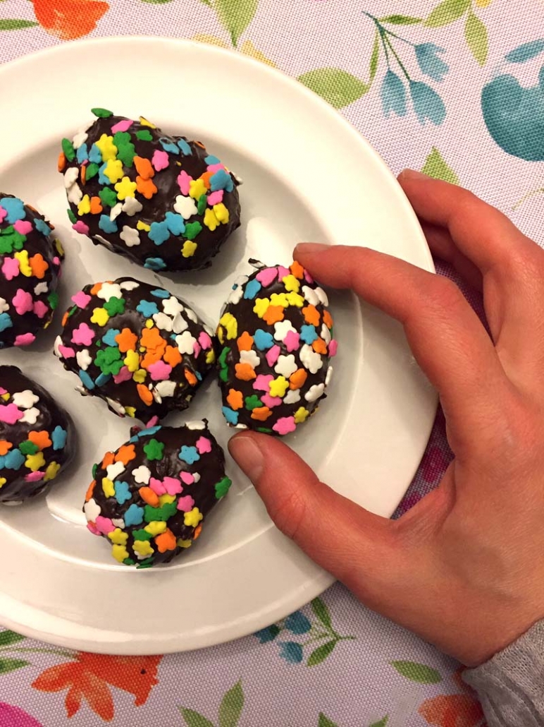 Easter Egg Shaped Cake Pops