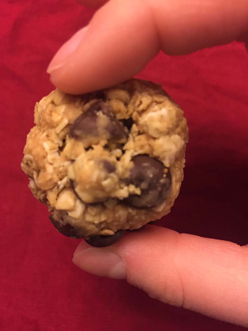 These peanut butter oatmeal energy balls are amazing! So healthy, filling and delicious! This is my favorite snack!