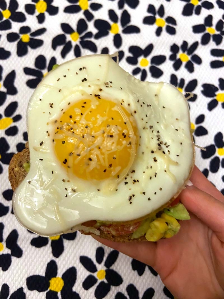 egg with avocado toast