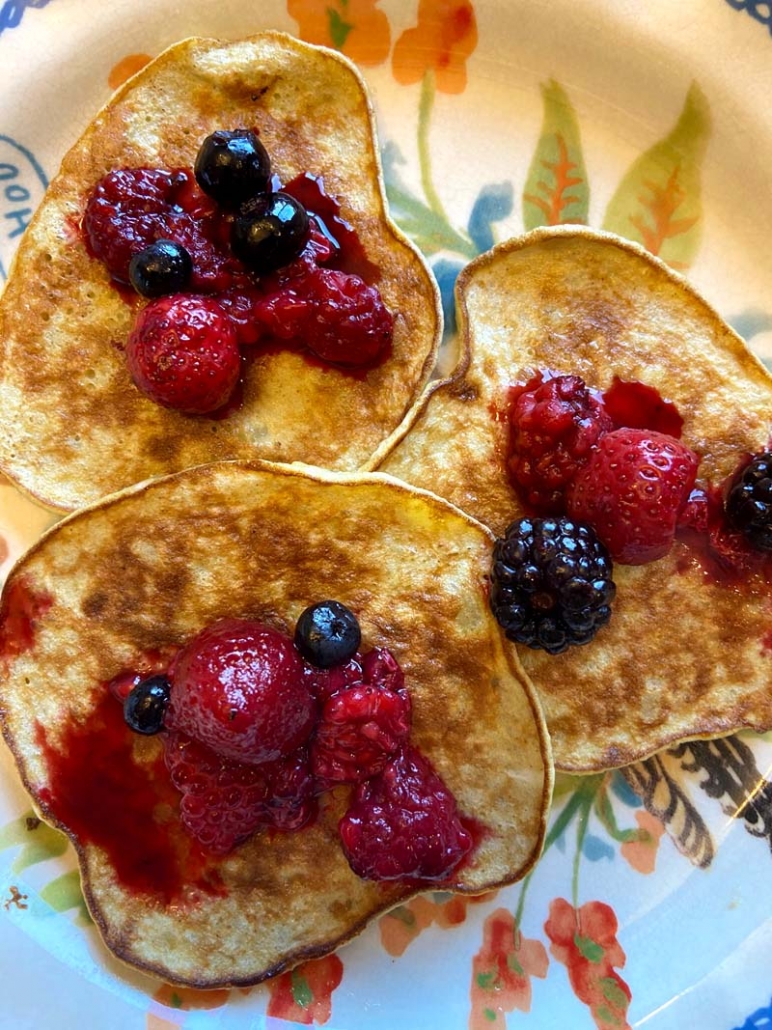 2-ingredient banana pancakes