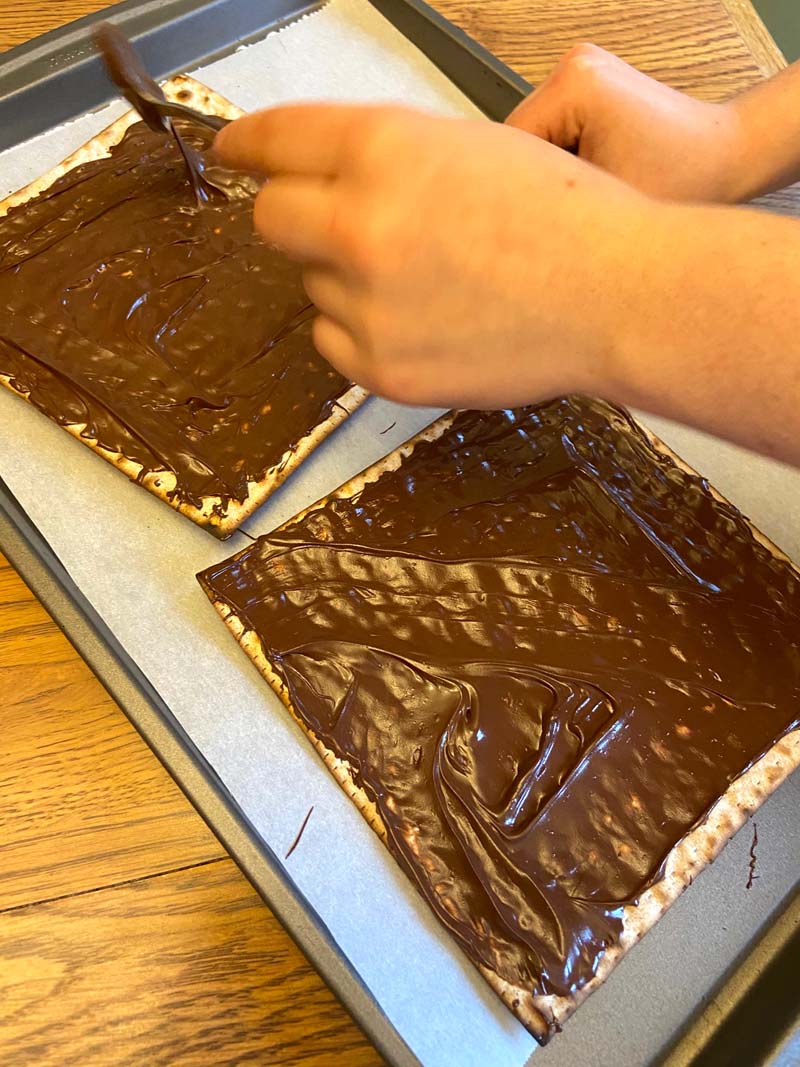 This homemade chocolate matzah is amazing! Learn how to make chocolate matzah with this easy recipe! #passover