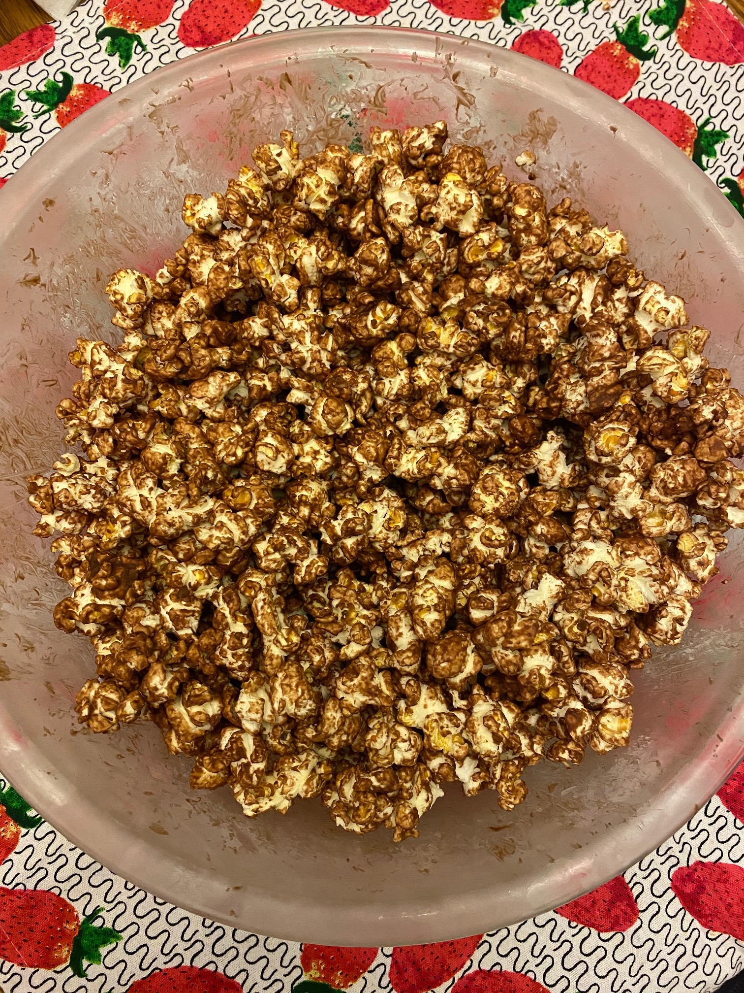This homemade chocolate popcorn is amazing! This easy chocolate popcorn recipe is my go-to for a movie night! #popcorn