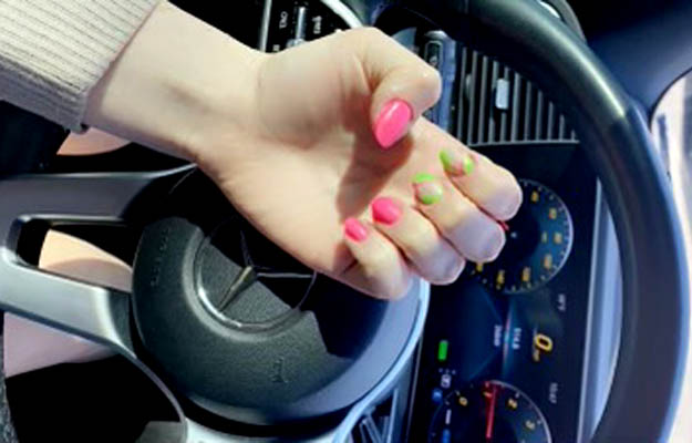 Hot Pink And Neon Green Nails Combo DIY Manicure