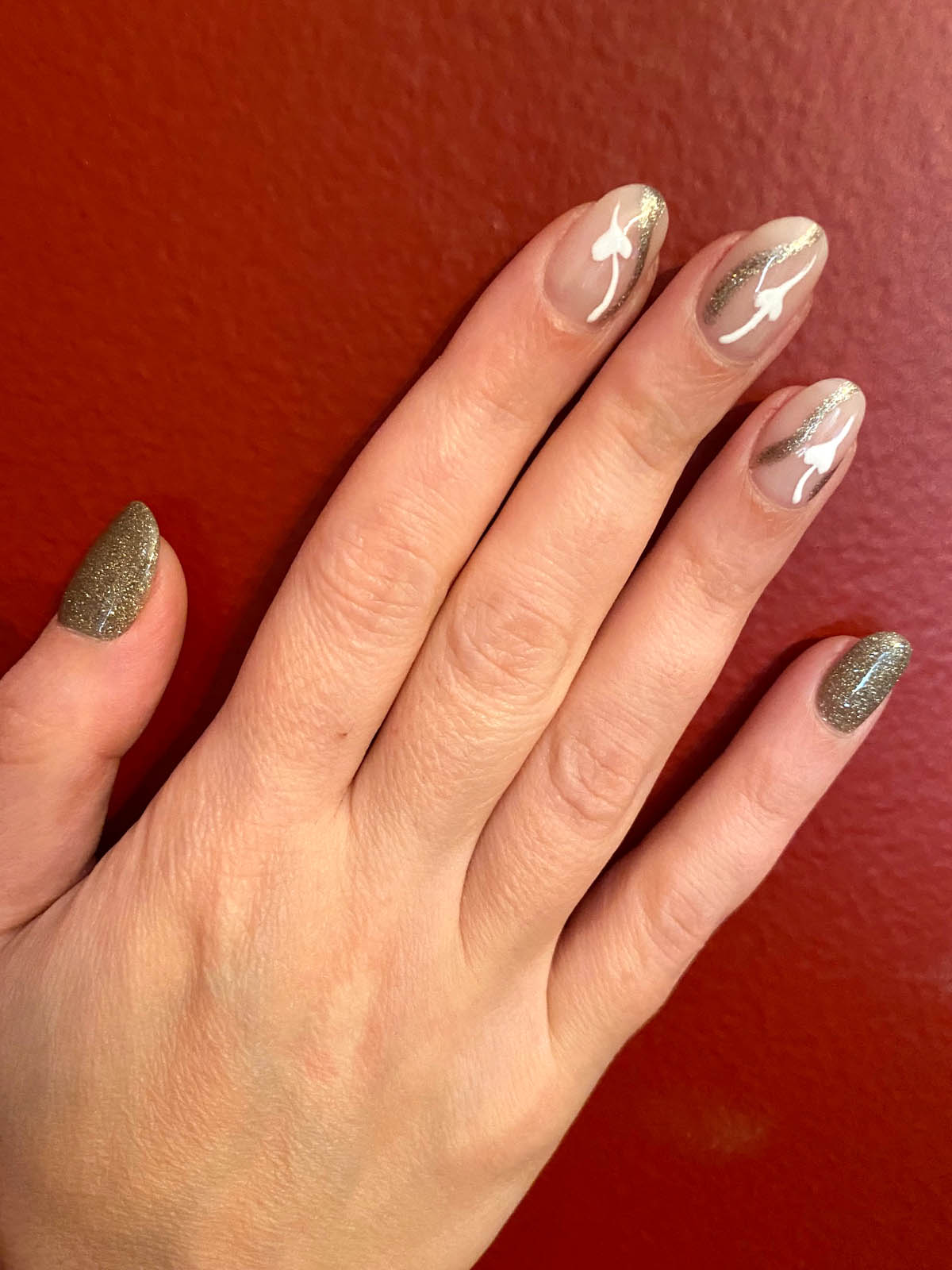gold and white holiday nails inspo 