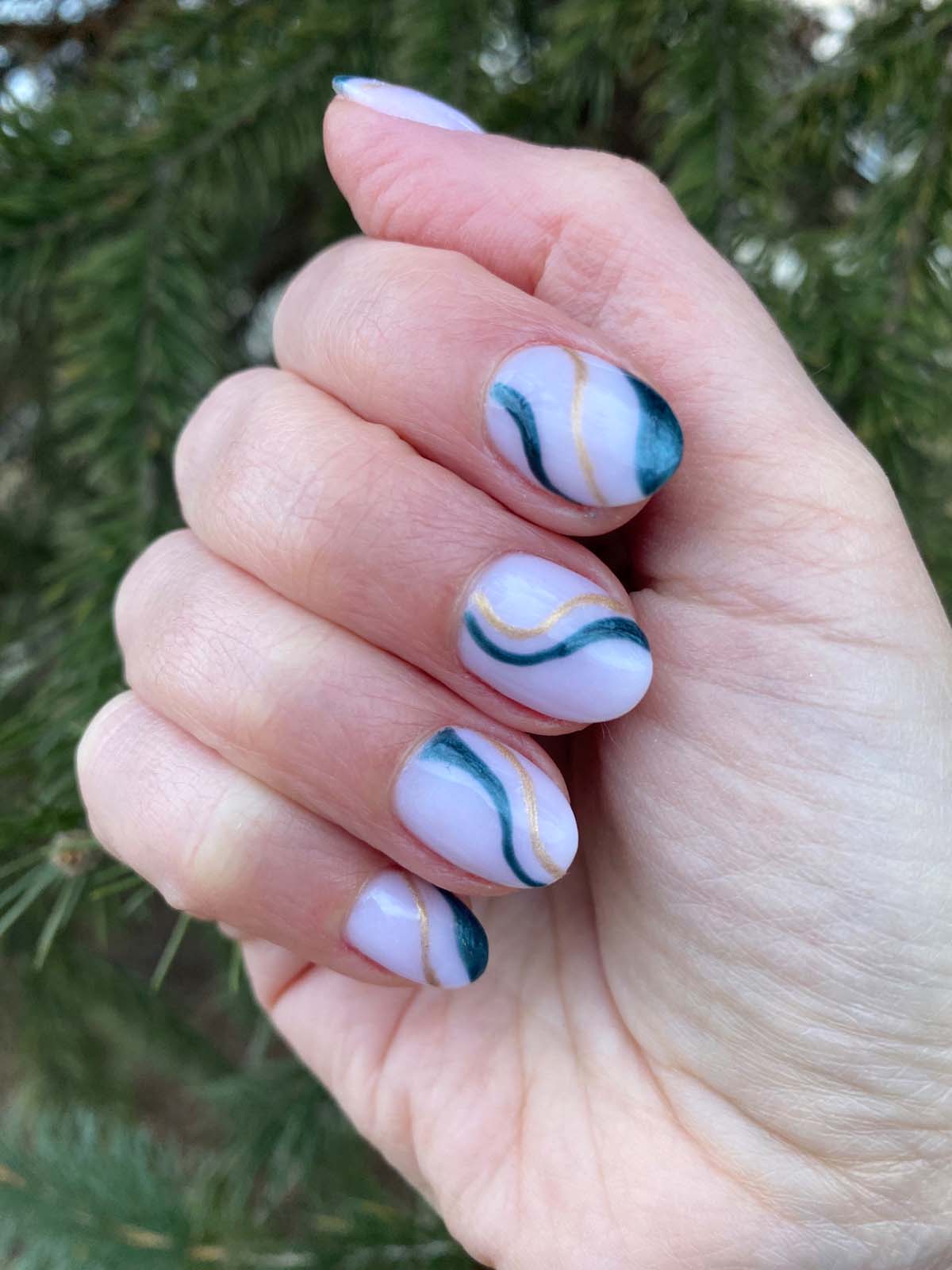 Winter green nails