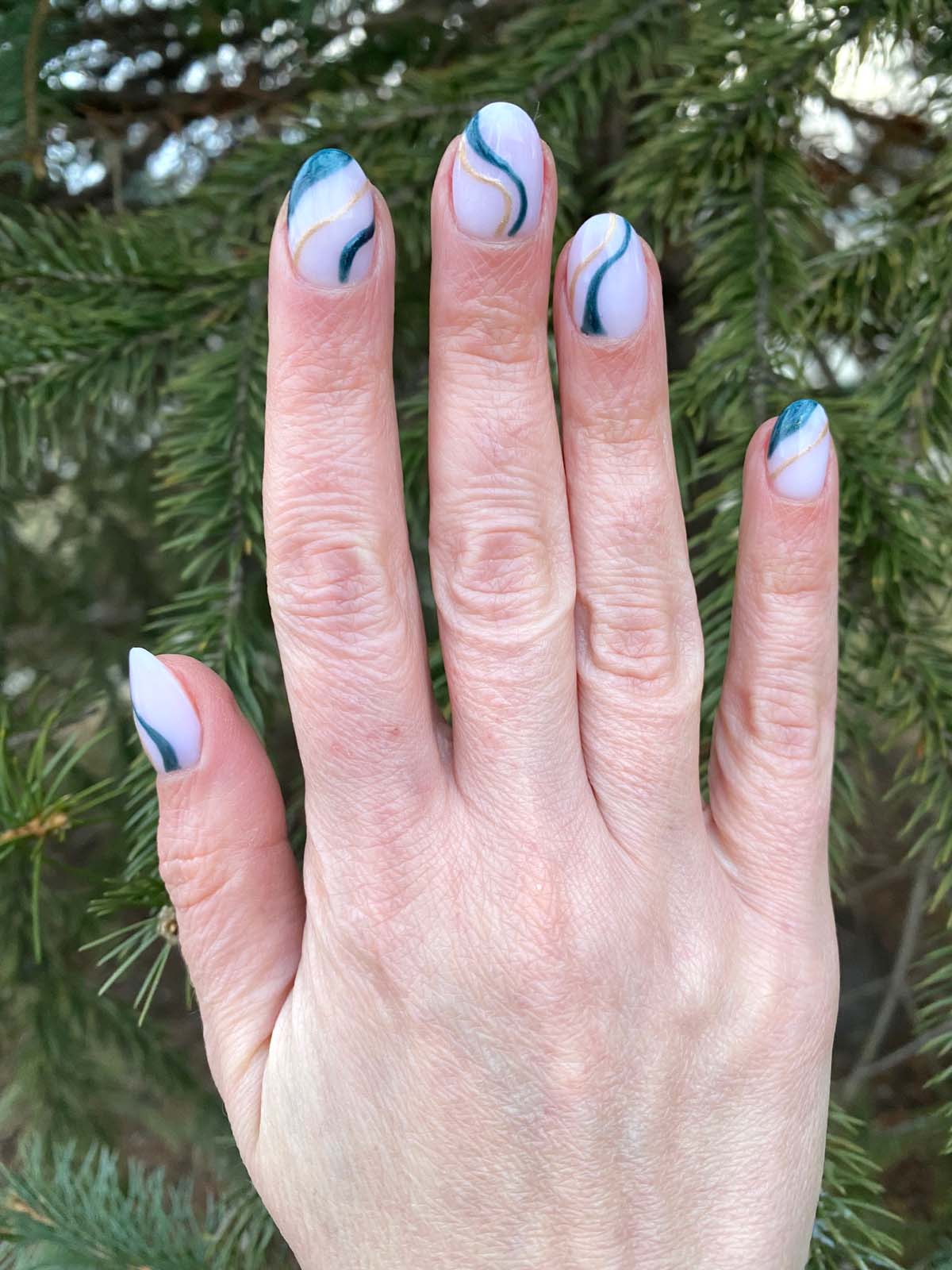 Simple green nail design