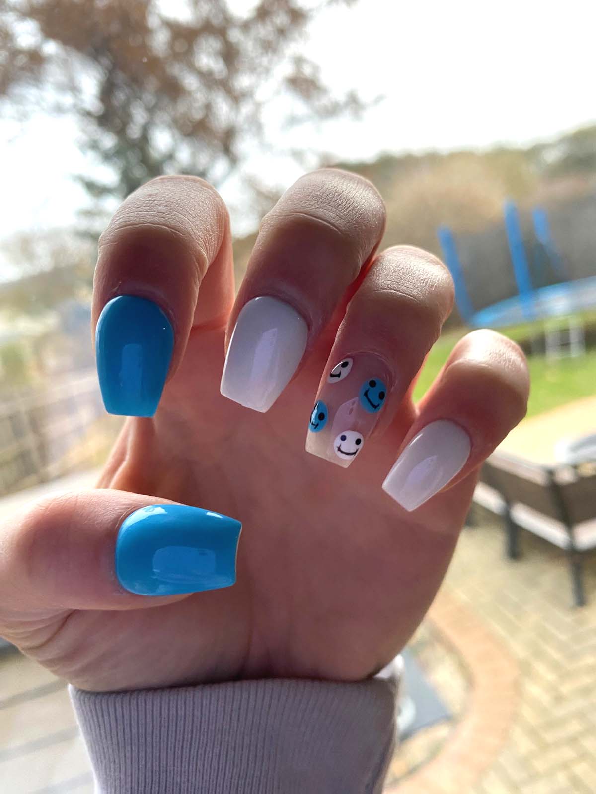 Trippy smiley face nails