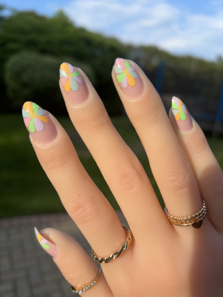 Pastel nails