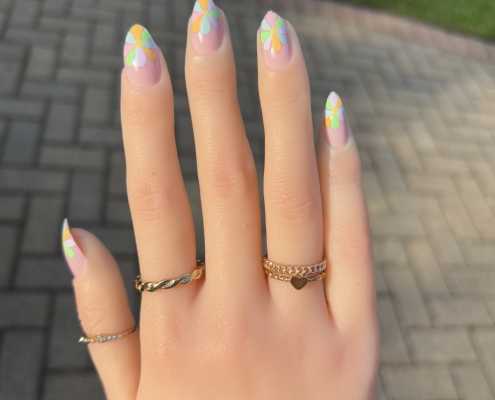 Pastel flower nails