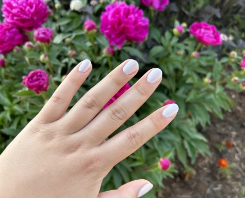 White nails chrome powder
